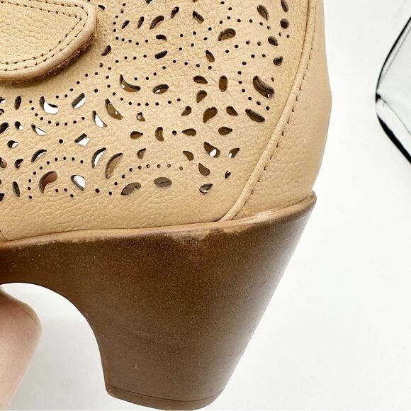 Easy Spirit Cindie Mary Jane Heels Taupe Size 12 Wide - Picture 5 of 14